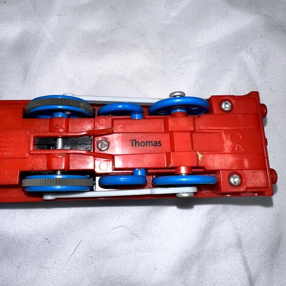 Thomas the Train Trackmaster Motorized Tank Engine Friends #1 2009 & Cargo Car - Picture 7 of 11